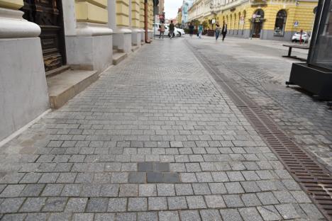 Corso la refăcut! După nici două decenii de la reabilitare, principala pietonală din Oradea trebuie dată la refăcut (FOTO)