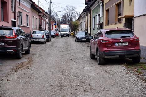 S-a prins ruşinea! Primarul Florin Birta a dispus ca străzile pline de noroaie din centrul Oradiei să fie acoperite cu piatră (FOTO)