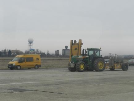 A început demolarea pistei Aeroportului (FOTO)