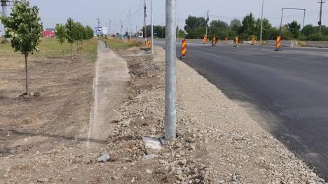 Pista de biciclete de pe Borșului, „ruptă” de un sens giratoriu nou (FOTO / VIDEO)