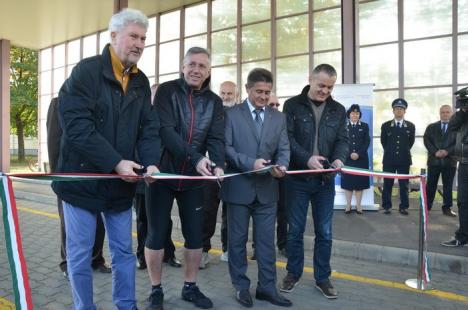 Întâlnire în vama Artand. Peste 100 de biciclişti din România şi Ungaria au inaugurat pista de biciclete Oradea – Berettyoujfalu (FOTO)