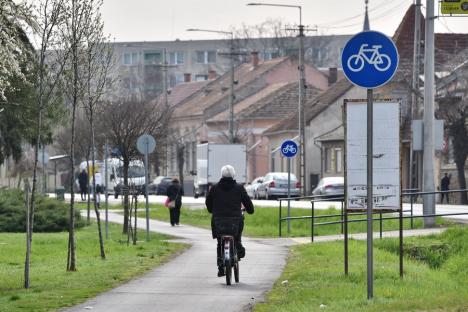 Pistă... în pană: Construită pe bani europeni, pista transfrontalieră pentru bicicliști arată jalnic. Numai la noi, nu și în Ungaria! (FOTO)