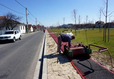 Pistele de alergare din parcurile Salca și Barcăului sunt în curs de finalizare. Vezi când vor fi date în folosință! (FOTO)