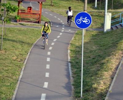 Primăria a dat în lucru încă 8,9 kilometri de pistă pentru biciclete. Termenul de predare a lucrărilor e 15 septembrie