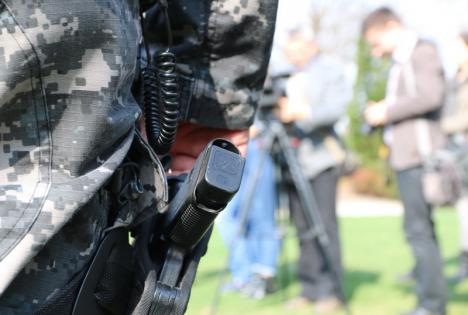 Prins în flagrant: Un bărbat a fost împuşcat de poliţiştii din Salonta. Cu cagula pe față, jefuia un cabinet medical