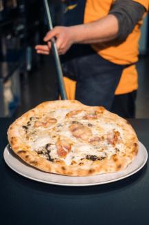 Ai gustat de la Smoke? Încearcă pizza autentică napoletană, din aluat cu maia, în Oradea! (FOTO)