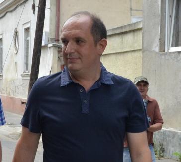 Decizie revoltătoare a Tribunalului Bihor: Doctorul Ovidiu Pleşa de la Pensii, trimis în judecată de DNA pentru 235 de şpăgi, a fost condamnat cu suspendare