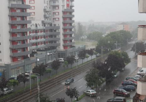 Vreme rea în toată țara: Meteorologii au emis o nouă alertă de vânt, vijelii și grindină