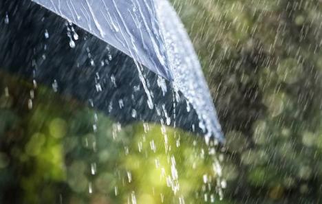 Vremea în weekend: Ploi şi vânt în mare parte din ţară