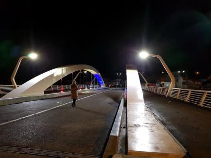 Bolojan a deschis fără panglică Podul Centenarului pentru pietoni. Vezi cum arată! (FOTO / VIDEO)