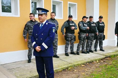 Cu mascaţi şi preot: Poliţia Bihor a inaugurat cel mai modern poligon de tragere din ţară (FOTO / VIDEO)