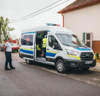 Educație pentru siguranță: Polițiștii, jandarmii și specialiștii antidrog, în mijlocul elevilor din Bihor, în prima săptămână de școală (FOTO)