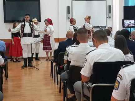 Aniversare cu avansări, trandafiri, muzică de fanfară şi muzică populară, la Poliţia de Frontieră Oradea (FOTO / VIDEO)