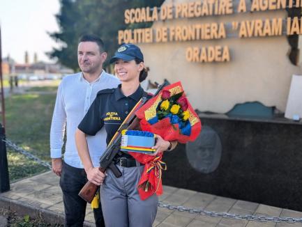 Iubire și onoare: Un tânăr și-a cerut iubita în căsătorie, după ce a depus jurământul militar, în Oradea (FOTO/VIDEO)