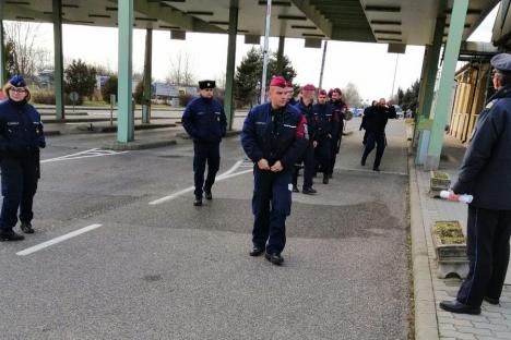 Ungaria nu crede-n lacrimi: Poliţiştii maghiari nu primesc refugiaţi ucraineni veniţi din România... fără paşapoarte biometrice