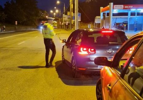 Weekend de foc pe şosele: Trei tineri prinşi drogaţi la volan, aproape 500 de şoferi amendaţi şi 90 de permise au fost reţinute