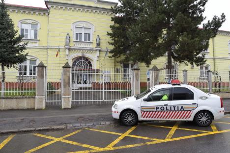 Tragedie în curtea Spitalului Militar din Oradea: Un medic a făcut stop cardiac!