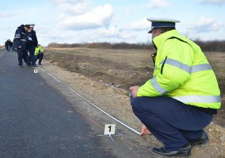 Depăşire cu final tragic lângă Poienii de Jos. Un bihorean a murit după ce a pierdut controlul maşinii şi s-a răsturnat în şanţ