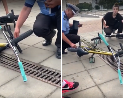 Polițiștii locali au dezumflat roțile bicicletelor unor tineri (VIDEO)