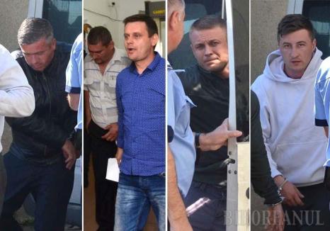 Cinci poliţişti din Bihor care 'vânau' şoferii străini pentru şpagă merg la închisoare. Doi au fost daţi în urmărire națională