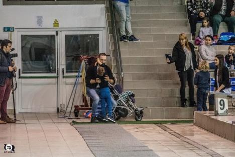 Poloiştii de la CSM Digi şi cei de la Progress Oradea s-au duelat din nou în scop caritabil, pentru a-l ajuta pe micuţul Vladimir (FOTO)