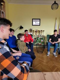 Înainte de meciul cu CSM Oradea, Marius Țic s-a întâlnit cu tinerii portari de la CS Crișul (FOTO)