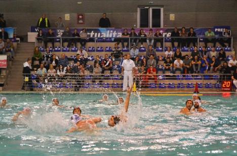 Derby-ul orădean la polo: Campionii de la CSM Digi i-au surclasat pe mai tinerii adversari de la Crişul Lancetti