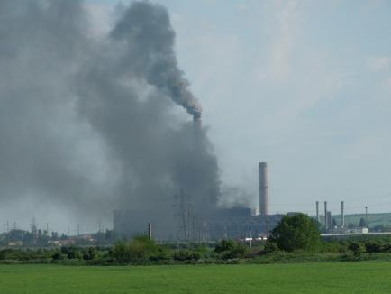 Vinerea neagră la CET: Centrala împrăştie fum dens peste Oradea (FOTO/VIDEO)