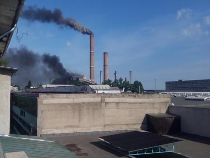 Vinerea neagră la CET: Centrala împrăştie fum dens peste Oradea (FOTO/VIDEO)