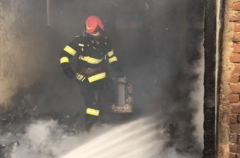 Incendiu la o gospodărie din Sânmartin. Cum a pornit