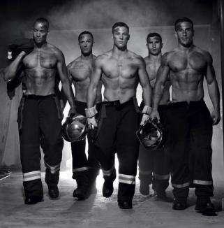 Sexy-pompierii francezi, într-un catalog... incendiar (FOTO)