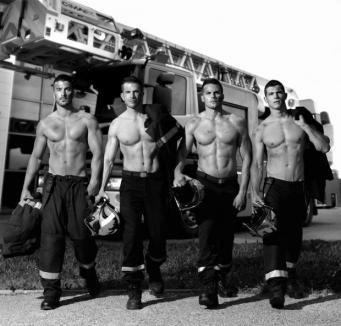 Sexy-pompierii francezi, într-un catalog... incendiar (FOTO)