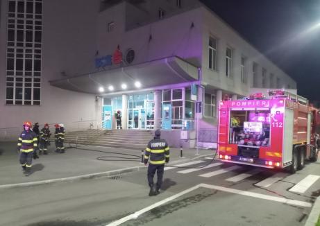 Incendiu la sediul BCR de lângă Piața Cetate din Oradea (VIDEO)