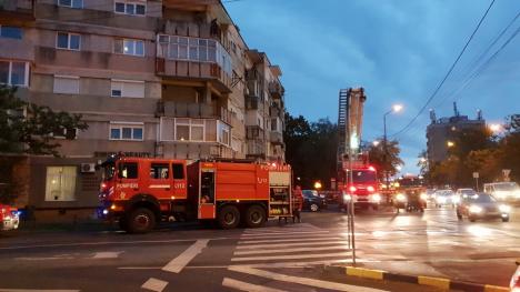 Fum pe acoperiş: Pericol de incendiu la un bloc în Calea Aradului (FOTO / VIDEO)