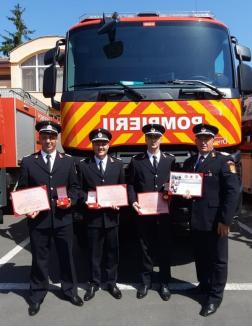 Emblema de onoare. Pompierii bihoreni care au luptat cu flăcările în Franța, răsplătiți în România (FOTO)