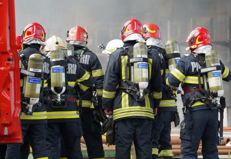 Pompieri în acţiune: Salvatori din cinci judeţe se întrec în Bihor