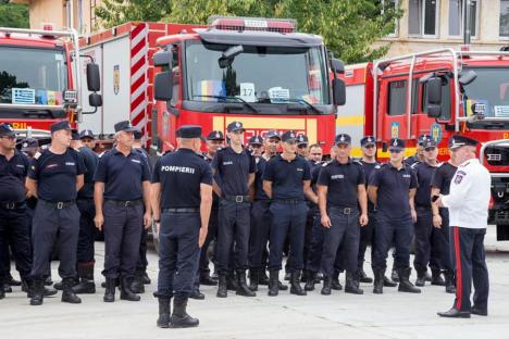 Doi pompieri ai ISU Crişana au plecat să ajute la stingerea incendiilor în Grecia (FOTO)