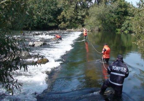 Tragedie pe Crişul Negru: Un bărbat a fost găsit mort în zona localităţii Poiana