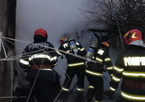 Incendiu în Oradea: A pornit de la conductori electrici improvizați. Sfaturile pompierilor