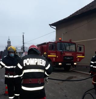 Incendiu la un restaurant din Sălard, provocat de jarul căzut din centrală