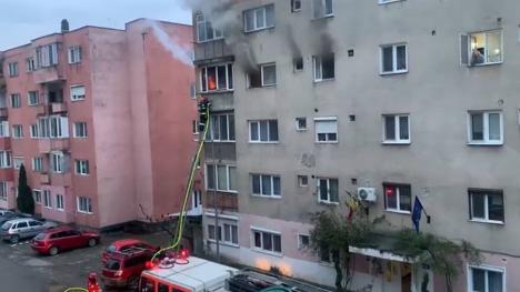 Incendiu la un bloc din Aleşd (FOTO/VIDEO)
