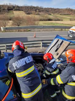 Accident grav în Bihor. UPDATE: Femeia descarcerată din mașină a murit, în ciuda manevrelor de resuscitare (FOTO)