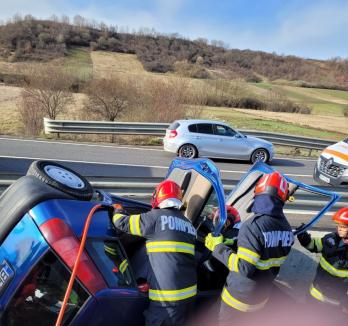 Accident grav în Bihor. UPDATE: Femeia descarcerată din mașină a murit, în ciuda manevrelor de resuscitare (FOTO)