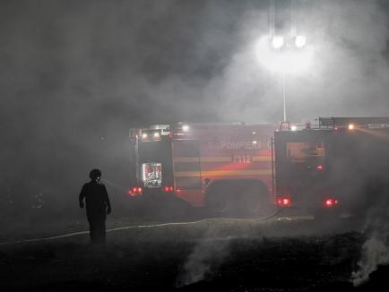 Incendiul de pe strada Matei Corvin: Două animale au murit, au ars un autoturism şi o tonă de cereale (FOTO)
