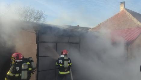 20 de butelii evacuate de pompieri în urma unui incendiu izbucnit în Bihor. De la ce a pornit focul (FOTO)