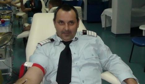 Salvatori pe toate planurile: Pompierii au donat sânge pentru cei bolnavi (FOTO)