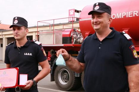 Cei doi pompieri bihoreni plecaţi să lupte cu flăcările în Grecia s-au întors marţi acasă. Vezi povestea lor! (FOTO / VIDEO)