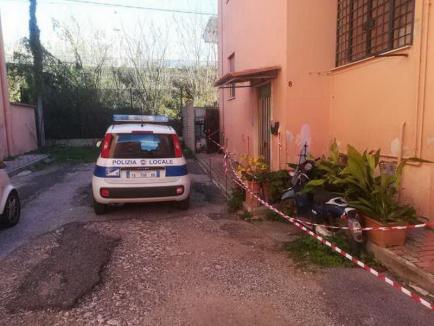 Patru români din Italia riscă închisoarea pentru că au tăiat porcul în curte (FOTO)