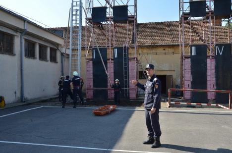 Întâlnirea cu salvatorii: Orădenii au sărbătorit Ziua Pompierilor la ISU Crişana (FOTO)