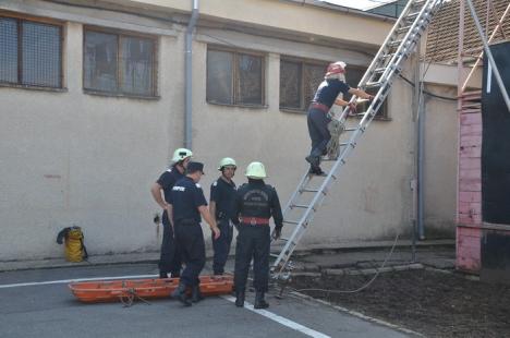 Întâlnirea cu salvatorii: Orădenii au sărbătorit Ziua Pompierilor la ISU Crişana (FOTO)